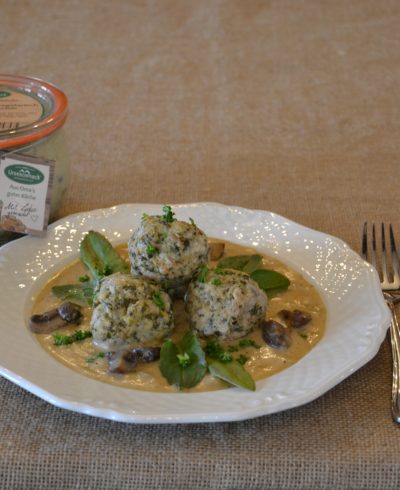 Spinatklößchen in Champignonrahmsoße - vegetarisch Spinatklößchen in Champignonrahmsoße - vegetarisch